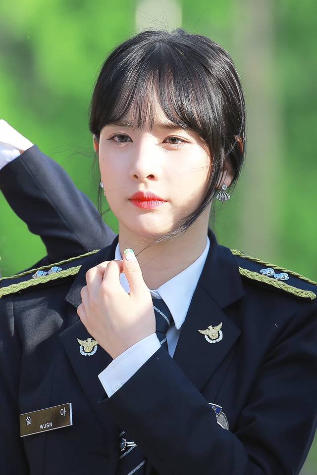 경찰 제복이 너무 잘 어울리는 소녀들 | 인스티즈