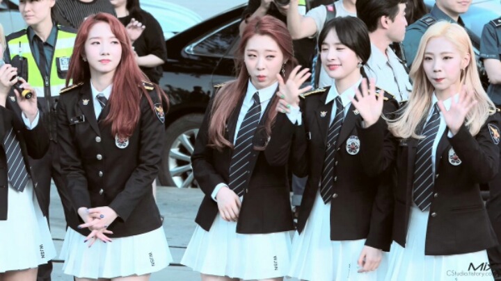 경찰 제복 입은 우주소녀 | 인스티즈