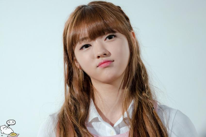 볼이랑 입술이 귀여운 오마이걸 유아 | 인스티즈