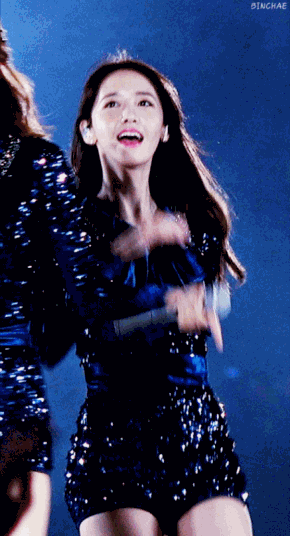 마이크 안 나온다는 소녀시대 윤아.gif | 인스티즈