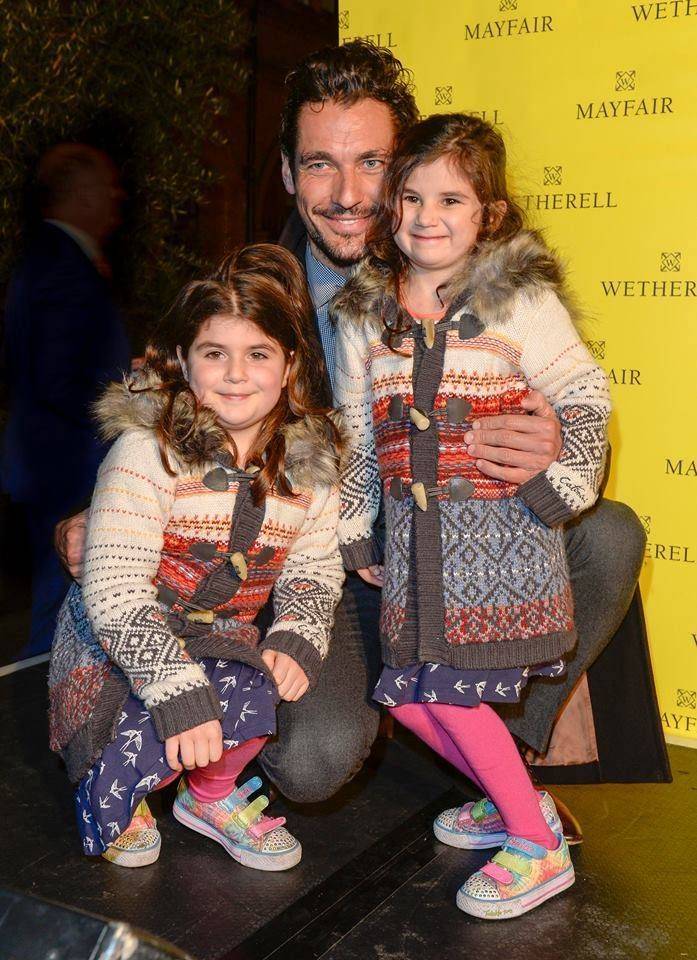 [데이비드간디] 잘생긴 남자가 나타날때 주위 반응과 같이 찍은 모습들 | 인스티즈