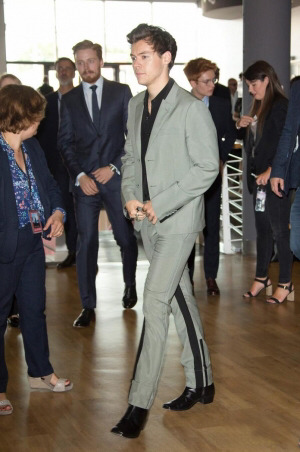 덩케르크 보고 치였는데 스크린 내리다보면 3초 탈덕 가능해지는 사람 | 인스티즈