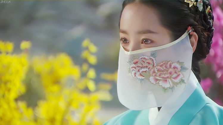 과거로 돌아가 현실로 함께 돌아올 여인 고르기 | 인스티즈