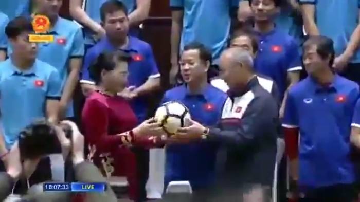 드디어 베트남 총리를 만난 박항서 감독!! 국회에도 초청을 받았다~ | 인스티즈