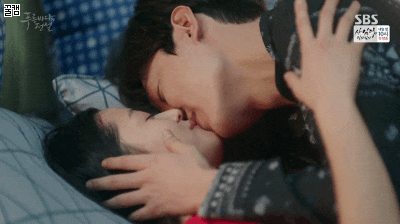 그렇게 수위높은 장면도 아닌데 야하게 느껴지던 키스신 장면들(feat.키스 장인).gif | 인스티즈