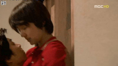 그렇게 수위높은 장면도 아닌데 야하게 느껴지던 키스신 장면들(feat.키스 장인).gif | 인스티즈