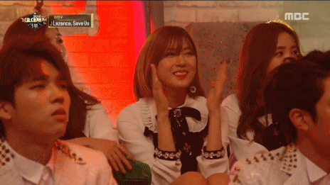 가요대제전 하현우 무대 때 지나치게 뚱했던 세훈 태도 | 인스티즈