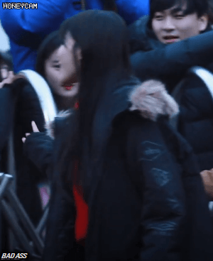 이젠 출근길에 팬들까지 이용하는 러블리즈 미주.jpgif | 인스티즈