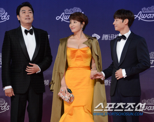 반응 난리난 김혜수 이제훈 둘이 너는펫 현실판이란 반응들이 쏟아지는 이유 (주인님과 인간펫) | 인스티즈