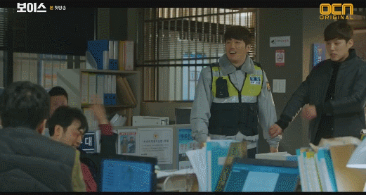 경찰복 입고 사람 개 패는 장혁.gif | 인스티즈