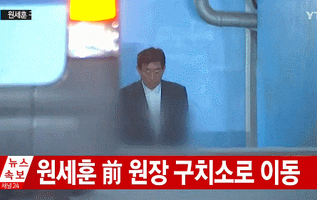 세훈이형 입장과 퇴장.gif | 인스티즈