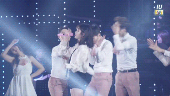 아이유 광주 콘서트 움짤 | 인스티즈