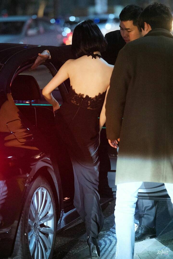 남자들이 환장하는 아이유 뒷태.jpg | 인스티즈