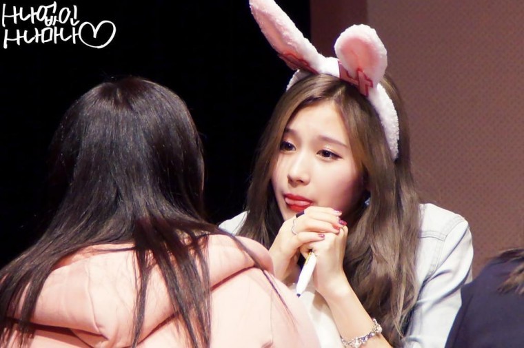 트와이스 사나 혀 낼름 | 인스티즈