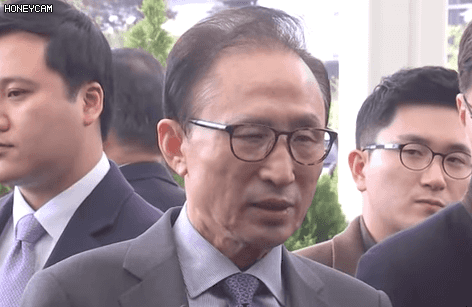 혀 낼름 거리는 이명박.gif (혐오주의) | 인스티즈