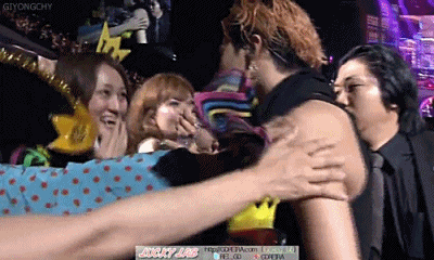 지드래곤이 자주하는 팬서비스의 최후.jpgif | 인스티즈