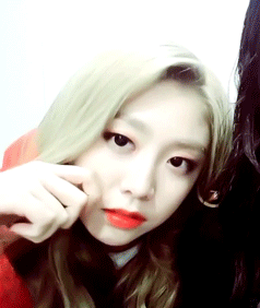 본인 볼살자랑하는 러블리즈 지수.gif | 인스티즈