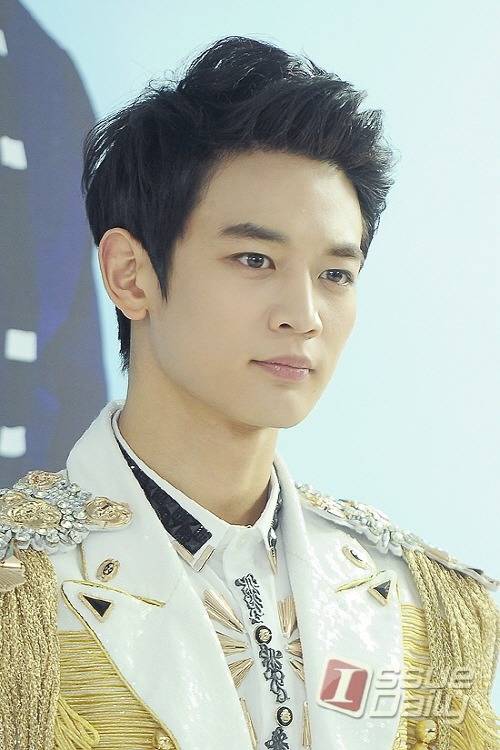 샤이니 민호 이마 전후.jpg | 인스티즈