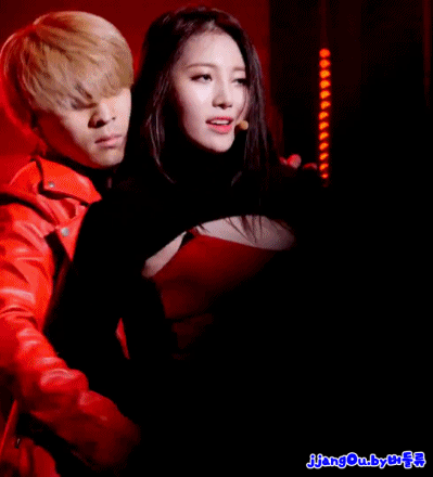 유라의 이상한 의상.gif | 인스티즈