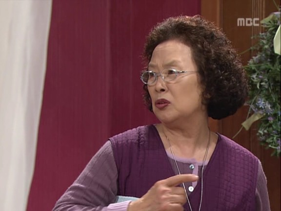 [거침없이하이킥] 가사도우미한테 미안해서 일을 못시키는 문희ㅠㅠ.jpg | 인스티즈