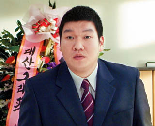 전형적인 중고딩때 일진 무리중에 꼭 있는 애들 (무릎꿇고들어오시긔) | 인스티즈