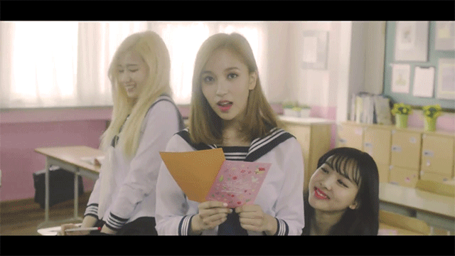 [트와이스] 일본인 멤버가 있다는 점을 잘 활용한 세라복 컨셉..ㅎㅎ .gif | 인스티즈