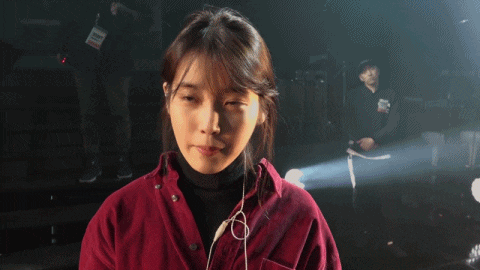 대상 수상소감 버벅거려 이불 킥 찼다는 아이유.gif | 인스티즈