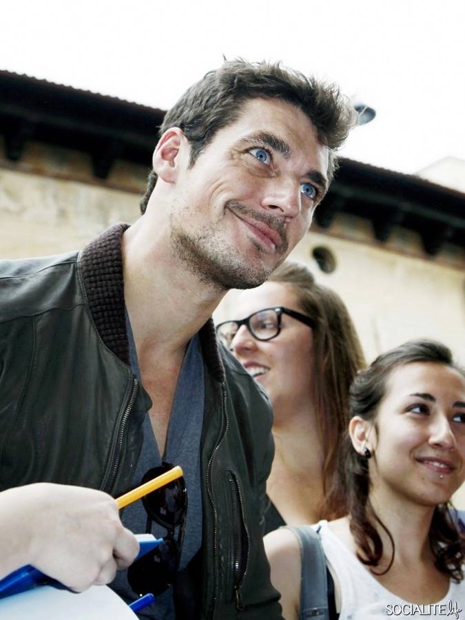 [데이비드간디] 잘생긴 남자가 나타날때 주위 반응과 같이 찍은 모습들 | 인스티즈