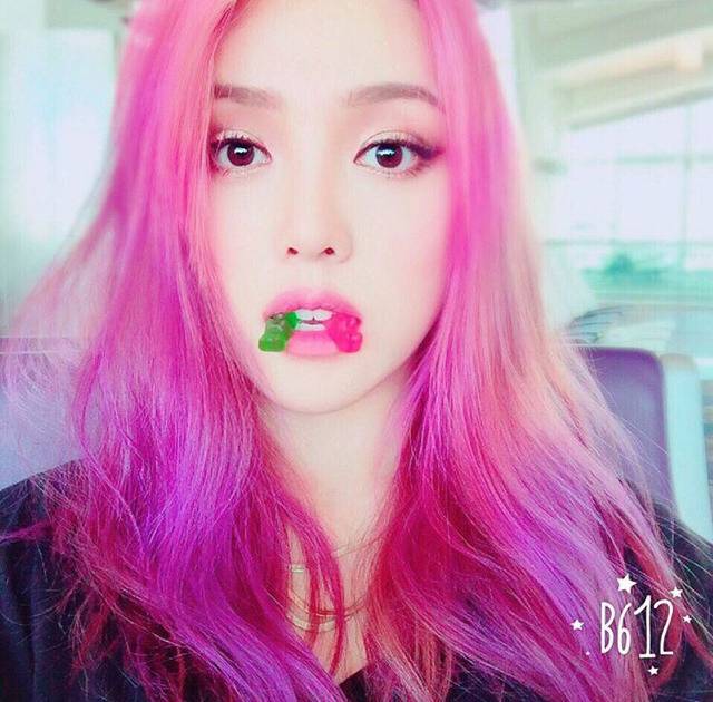 [PONY] 10년 사귄 남자친구가 직접 염색 해준다는 포니 헤어스타일.jpg | 인스티즈