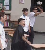  태국에서 유행하는 춤 보여준 리사.gif | 인스티즈