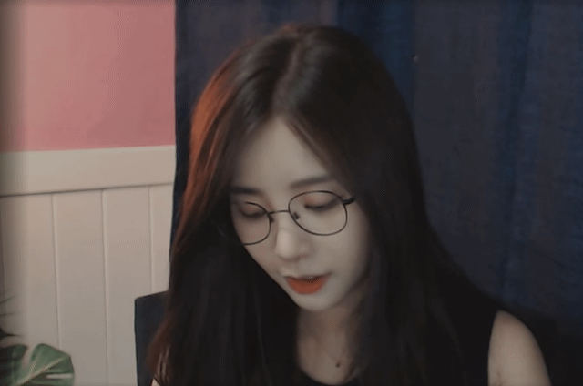 웃는게 이쁜 유투버.gif | 인스티즈