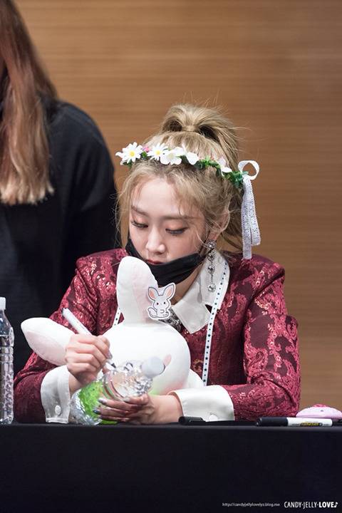 [러블리즈] 목구멍이 부은 기분이 들어서 지수 | 인스티즈