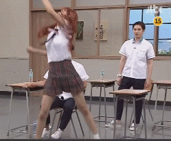  태국에서 유행하는 춤 보여준 리사.gif | 인스티즈