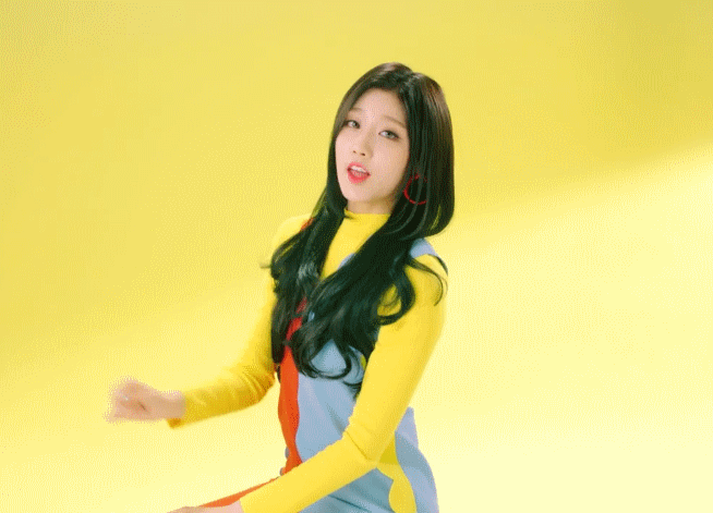 흔한(?) 아이돌의 거울 보며 코딱지 파기 | 인스티즈