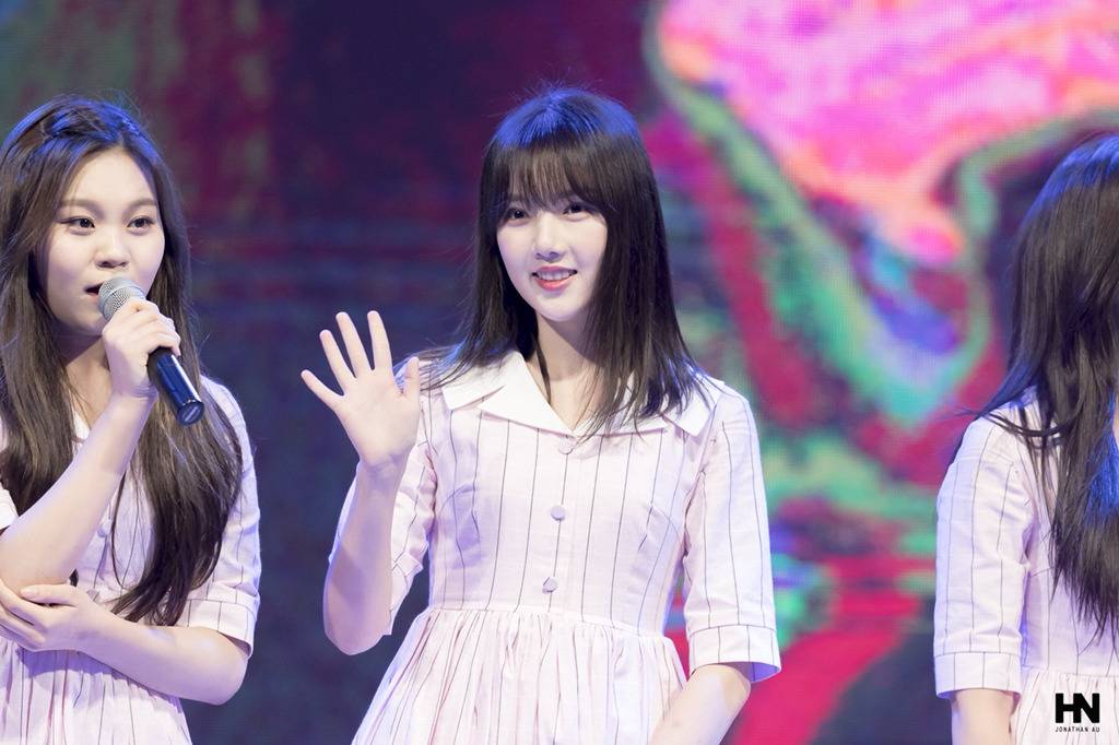 [여자친구] 동생이 카메라를 빌려달라는 요구를 해서 예린이 | 인스티즈