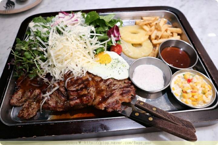 고기더쿠! 목살 스테이크 샐러드 gifjpg | 인스티즈