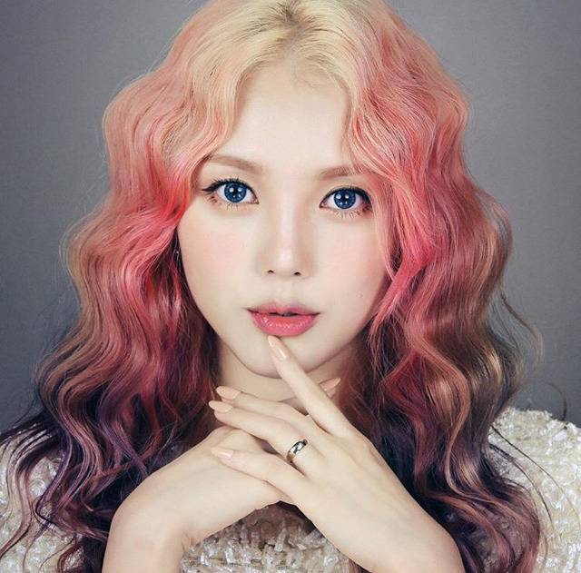 [PONY] 10년 사귄 남자친구가 직접 염색 해준다는 포니 헤어스타일.jpg | 인스티즈