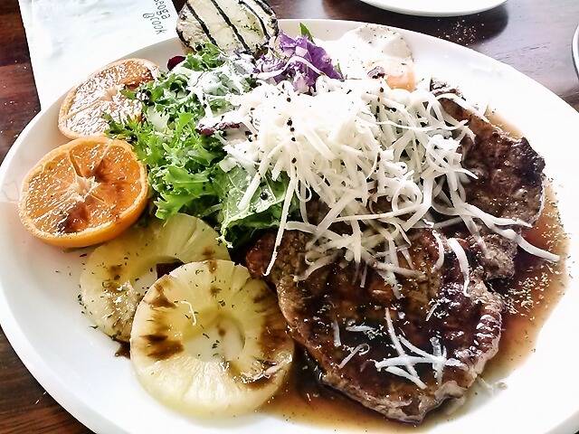 고기더쿠! 목살 스테이크 샐러드 gifjpg | 인스티즈