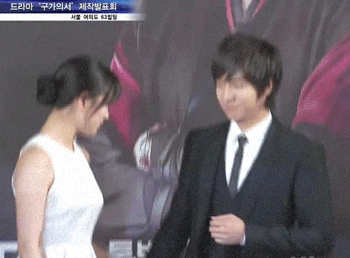 수지 허리를 실수로 터치하고 놀란 이승기 | 인스티즈