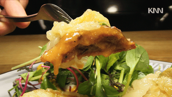 고기더쿠! 목살 스테이크 샐러드 gifjpg | 인스티즈