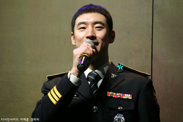 하늘에서 만인의 이상형되라고 내려준 배우 이제훈의 의경시절 | 인스티즈