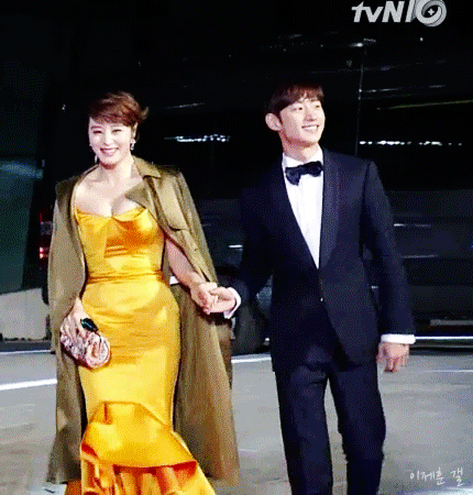 반응 난리난 김혜수 이제훈 둘이 너는펫 현실판이란 반응들이 쏟아지는 이유 (주인님과 인간펫) | 인스티즈