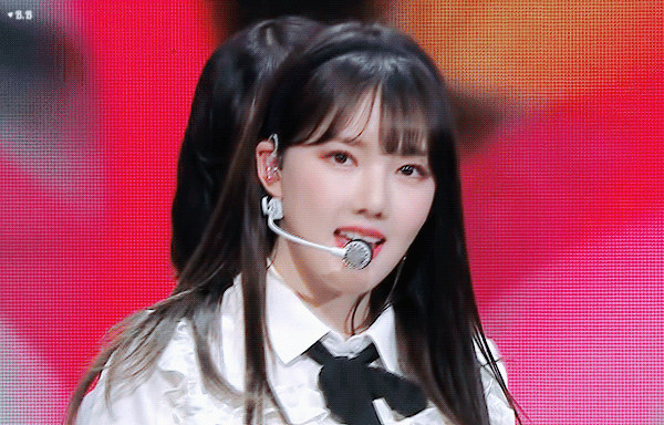 [여자친구] 동생이 카메라를 빌려달라는 요구를 해서 예린이 | 인스티즈