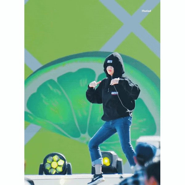 [레드벨벳] 눈 뜨기 귀찮은 상태로 리허설하는 검은쌀알.jpgif | 인스티즈