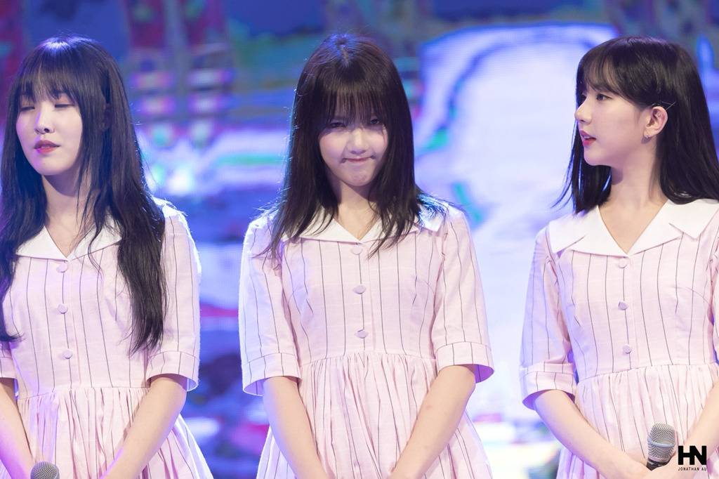 [여자친구] 동생이 카메라를 빌려달라는 요구를 해서 예린이 | 인스티즈