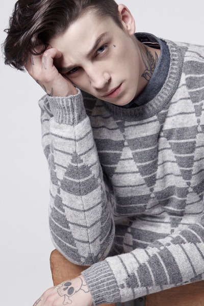 자신의 손목에 CL(씨엘) 본명을 새긴 남자모델 | 인스티즈