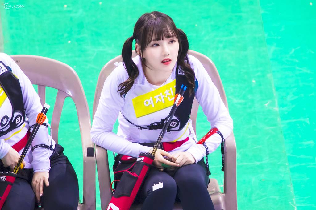 [여자친구] 동생이 카메라를 빌려달라는 요구를 해서 예린이 | 인스티즈