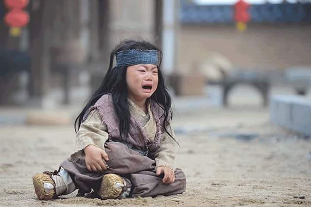 kbs 사극 장영실에 삼둥이 꼬마 거지로 특별출연함(현장사진 만세눈물연기) jpg | 인스티즈