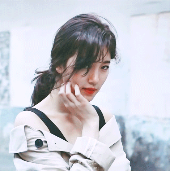 [짱예주의] 수지 GUESS Spring 2017컬렉션.gif | 인스티즈
