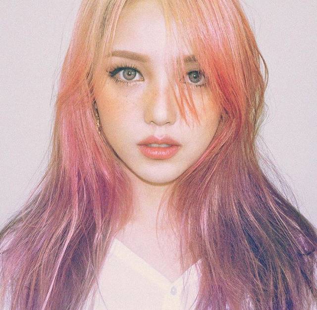 [PONY] 10년 사귄 남자친구가 직접 염색 해준다는 포니 헤어스타일.jpg | 인스티즈